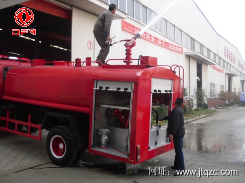 東風(fēng)153消防灑水車（后面）